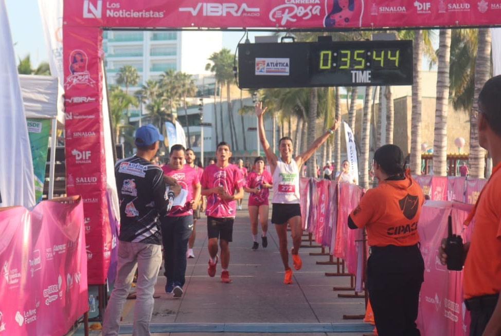 Atletas mazatlecos, listos para el Gran Maratón y Triatlón Pacífico Mazatlán 2023