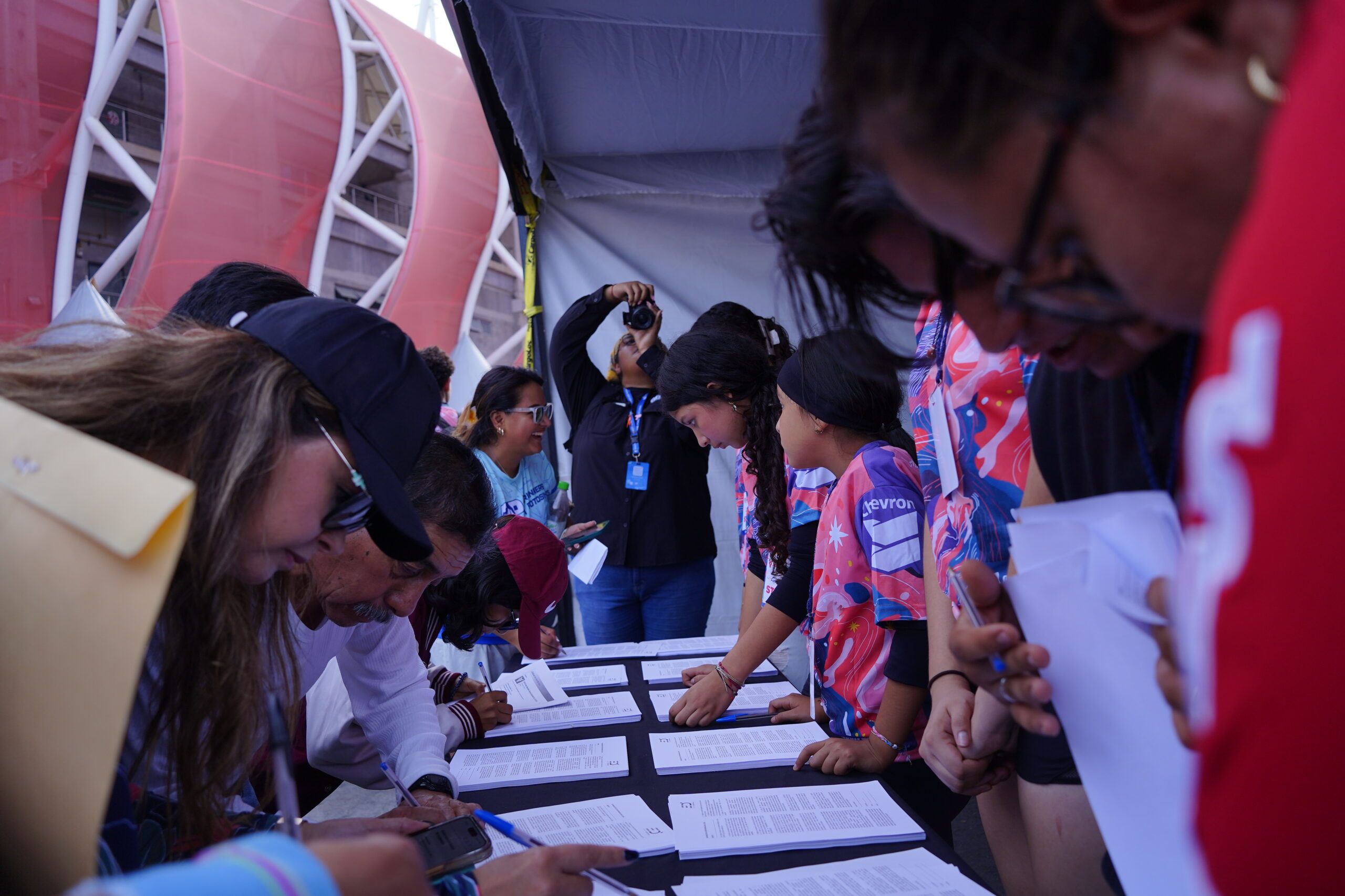 La Expo Deportiva del Gran Maratón Chevron Mazatlán 2025 abre sus puertas con energía, color y espíritu de fiesta