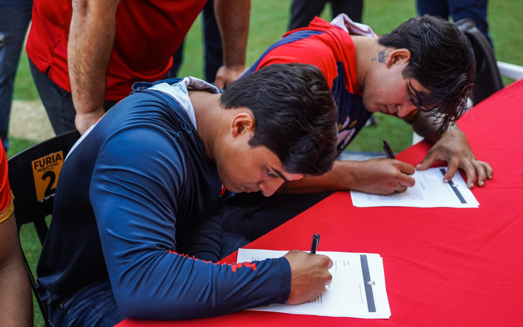 Águila de Veracruz firma a tres talentos de la Academia Venados