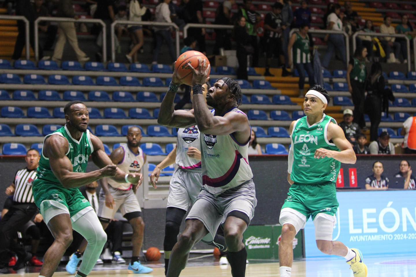 Poder físico y eficiencia élite: Tyree Robinson se une a Venados Basketball