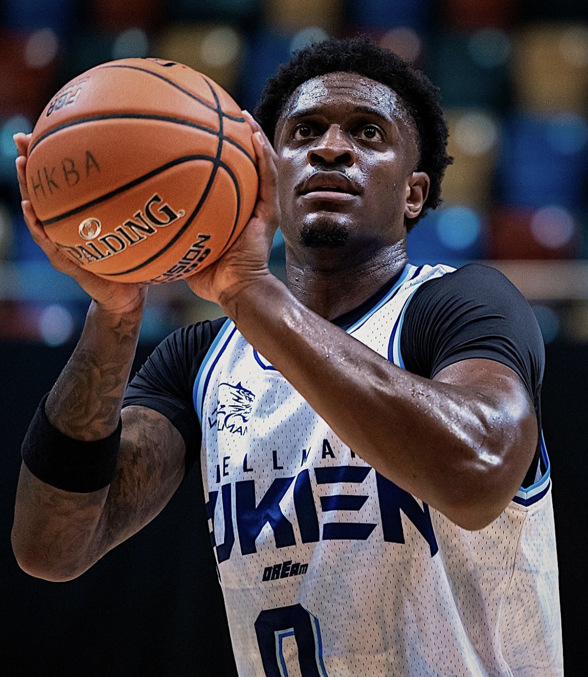 ¡Poder en la pintura! Khydarius Smith llega a Venados Basketball para imponer su ley bajo el aro
