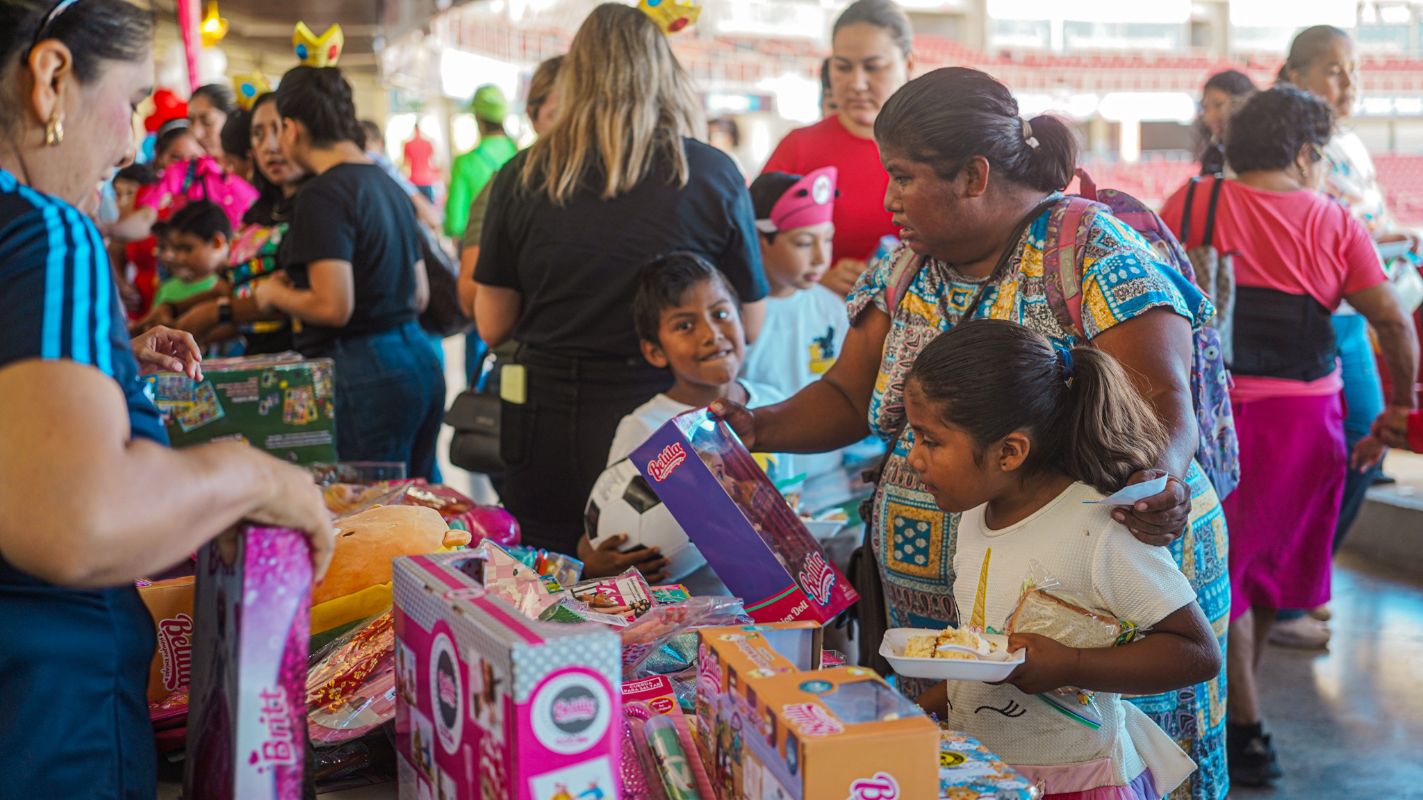 El Estadio Teodoro Mariscal se llena de sonrisas: CRRI Mazatlán celebra el Día de la Niñez con más de 300 pequeños