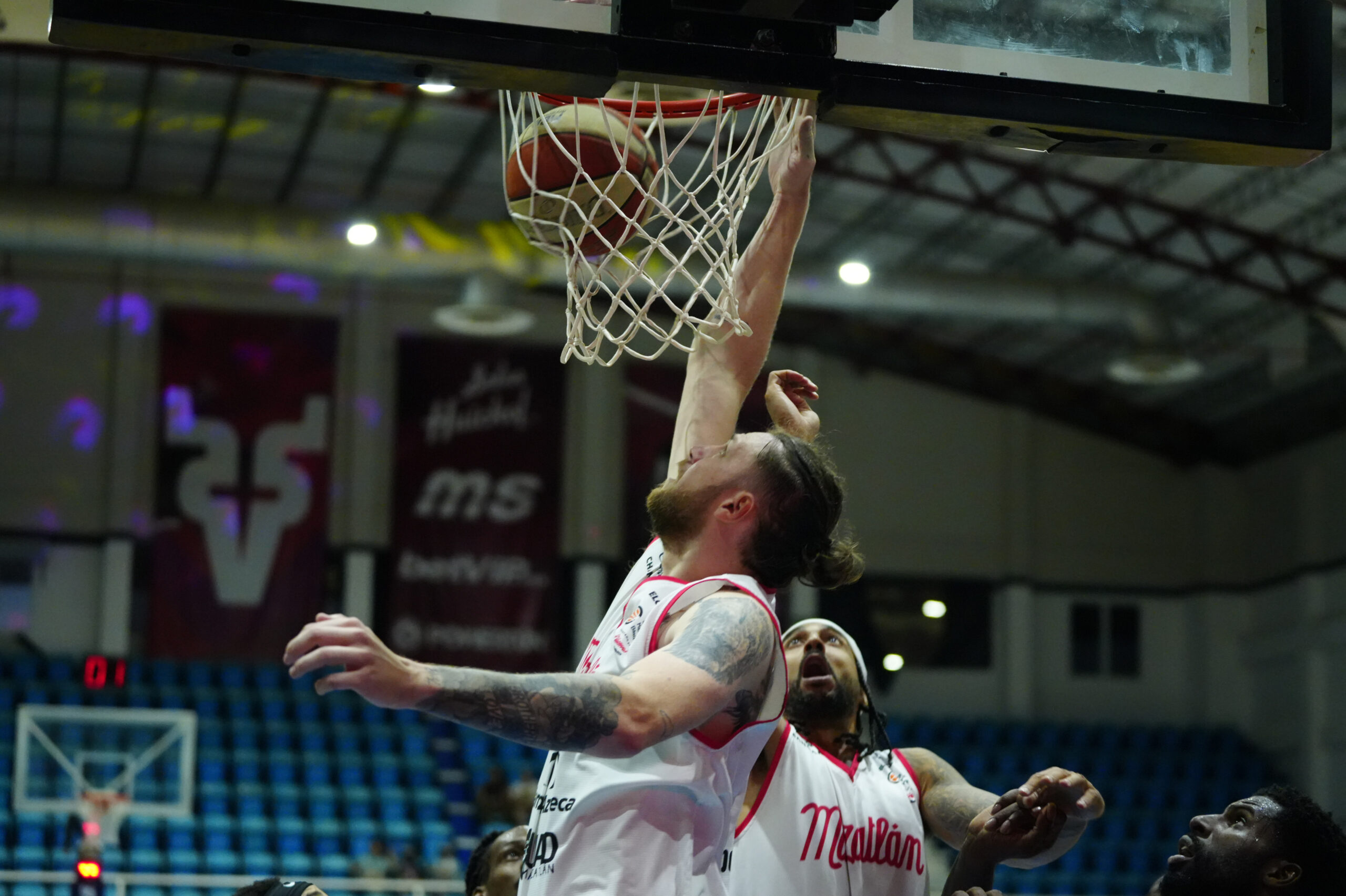 Venados Basketball regresa a casa con juego intenso ante Halcones