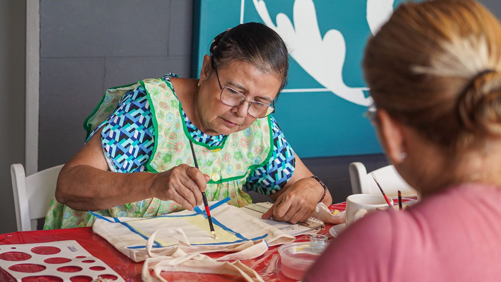 Más que una clase, una experiencia: Venados y MazFest reúnen a mujeres mazatlecas en clase en Tote Bag