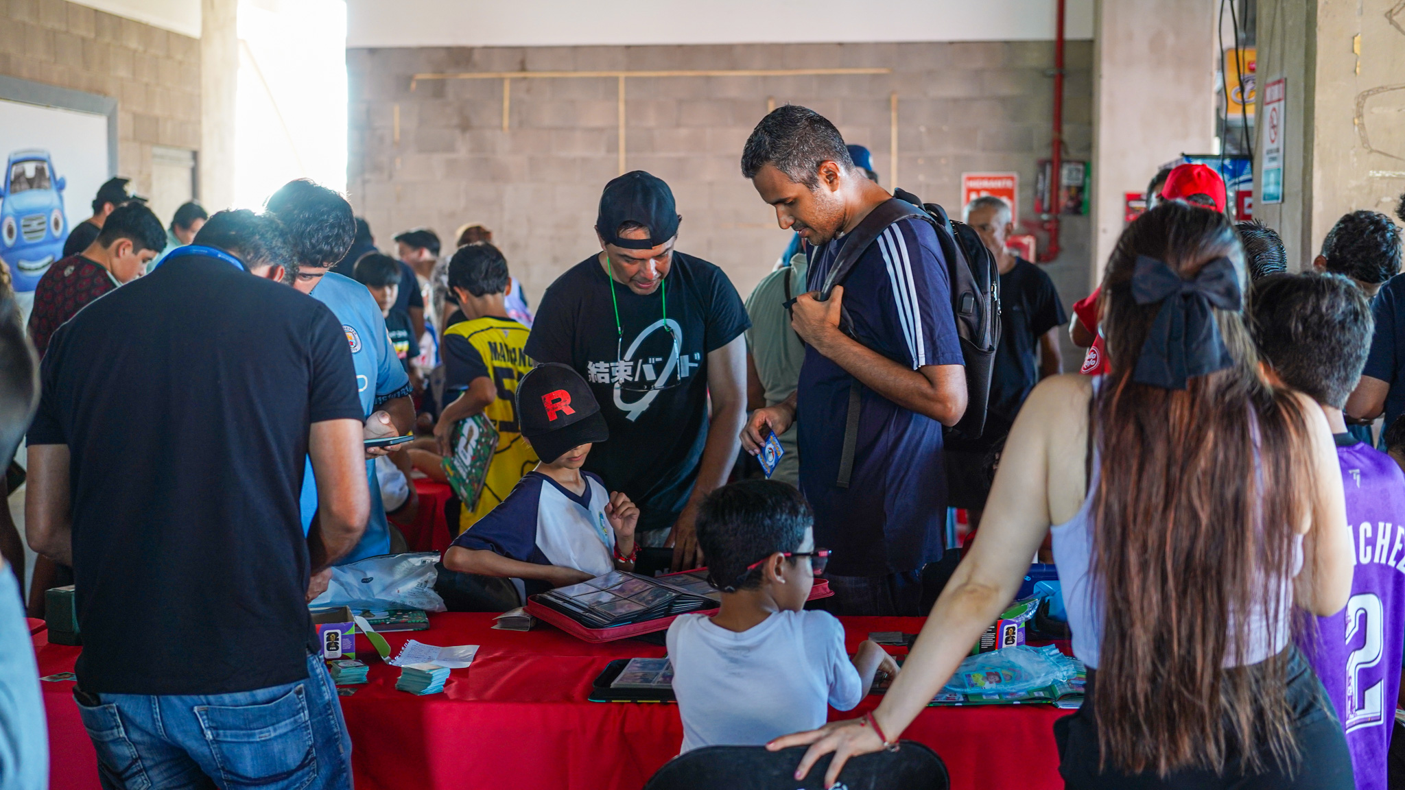 Un éxito el Primer Intercambio de Cartas Coleccionables en el Estadio Teodoro Mariscal