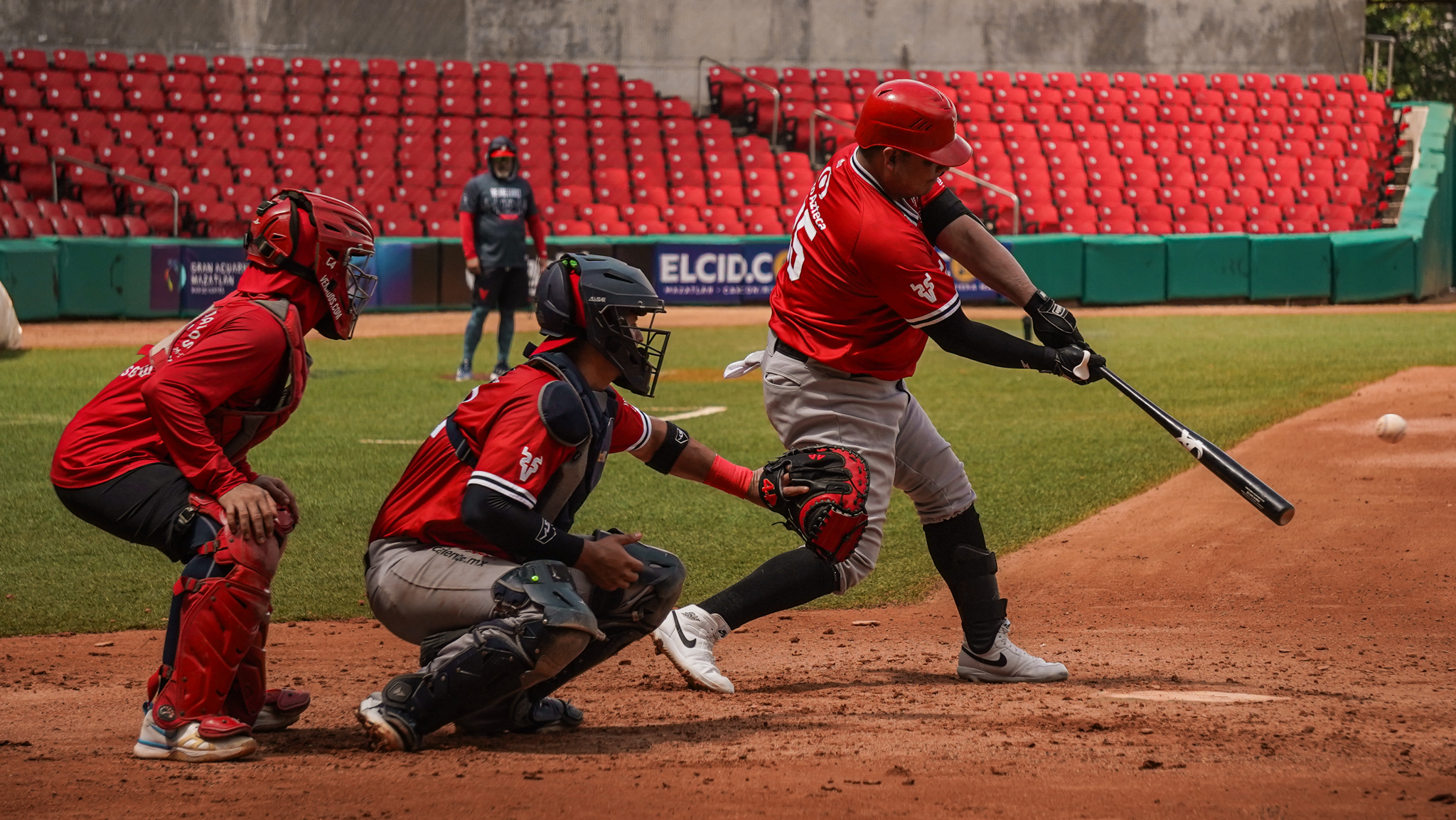 RICARDO VALENZUELA VUELVE A CASA CON VENADOS